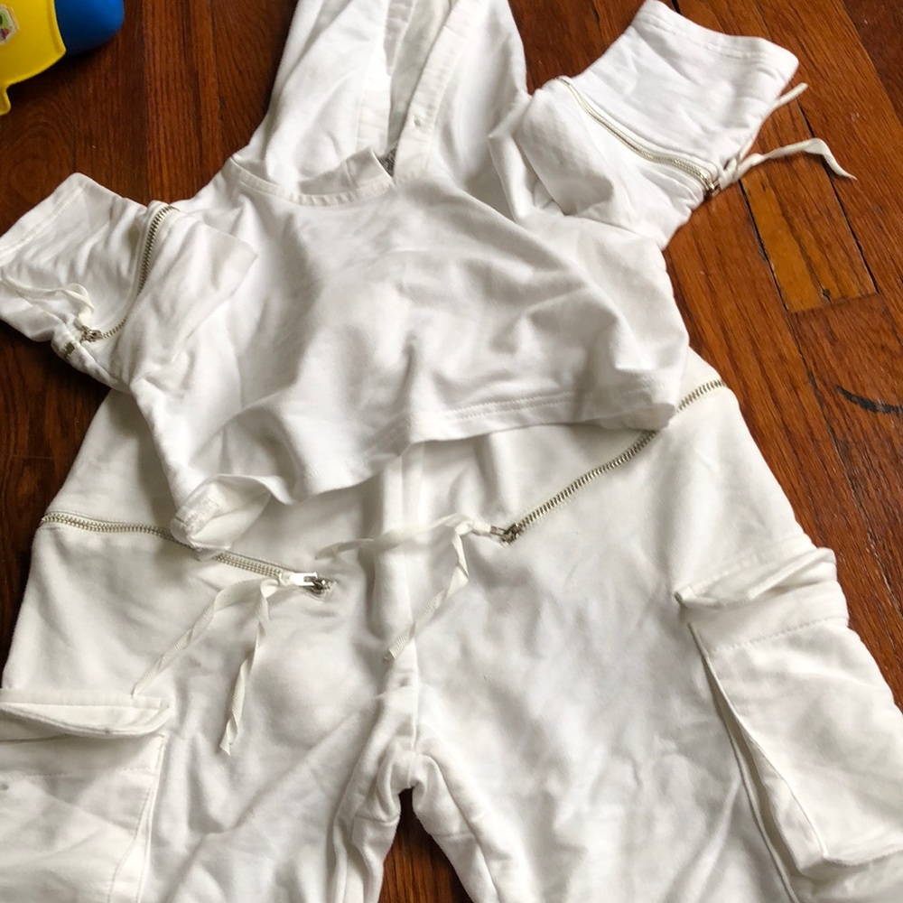 Outfit - Picture 2 of 2